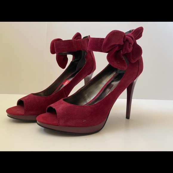 Carlos Santana Red Velvet Bow high heels - Picture 5 of 5